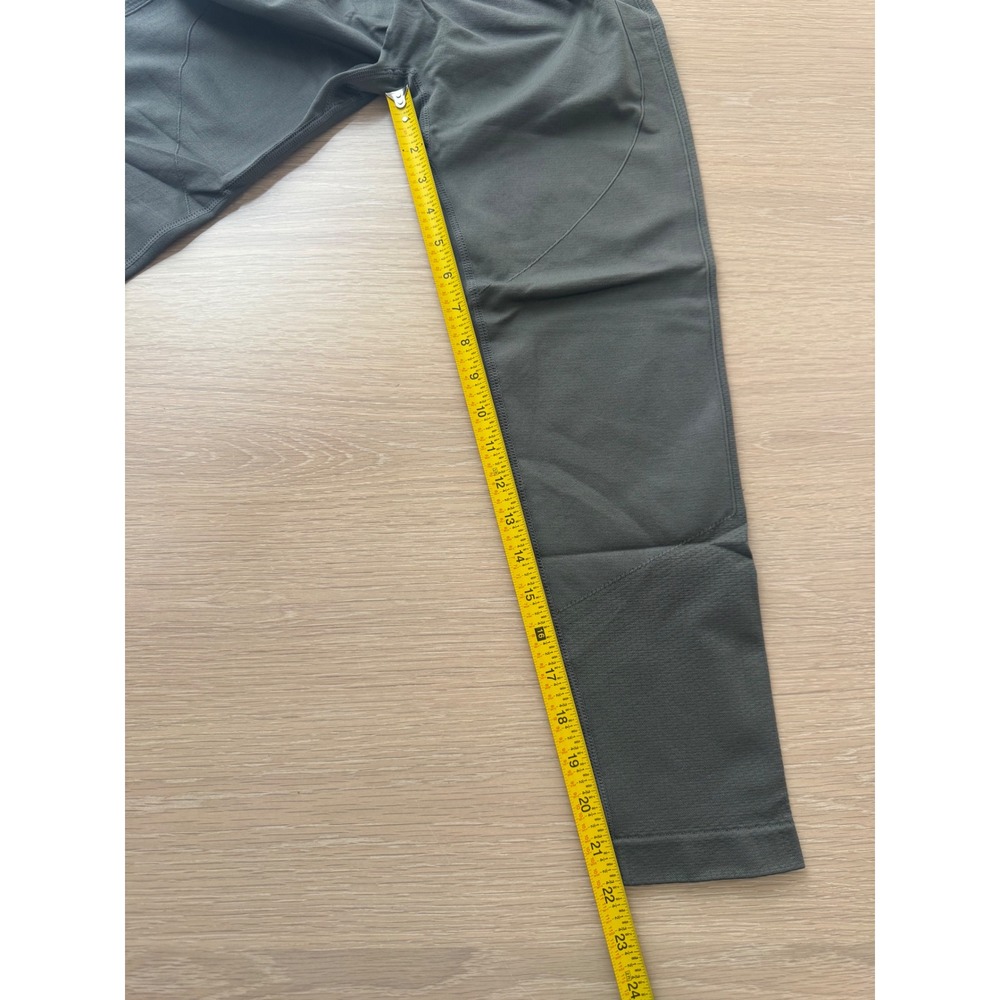 Halara Grey High Waisted Butt Lifting Cinch Seamless 7/8 Leggings Large New - Picture 6 of 8